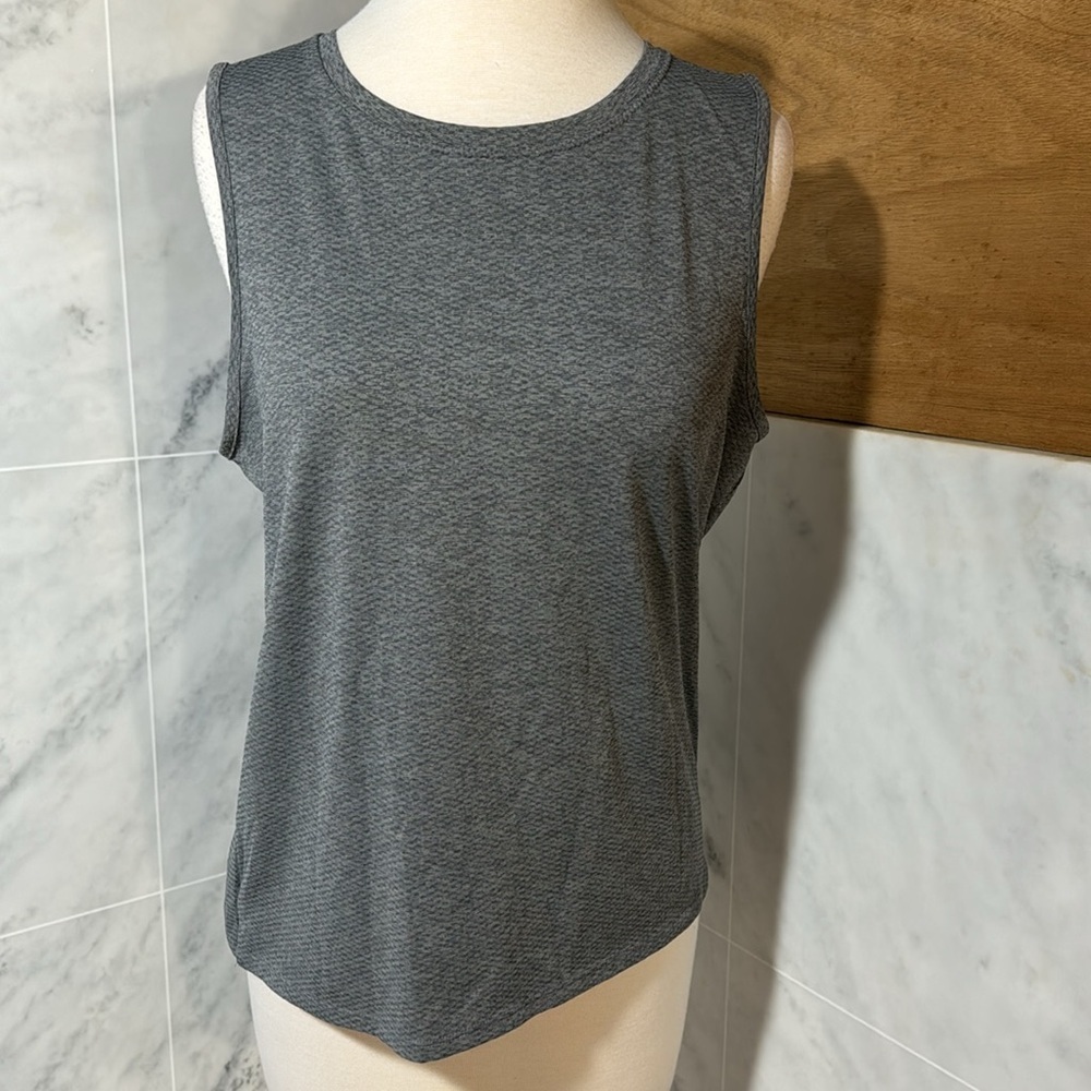 🤗EUC Athleta Grey Fly Away Cross Over Open Back Athletic Tank Top Size Medium